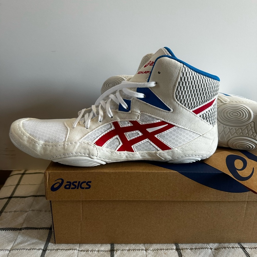 ASICS High-Top Wrestling Shoes in White/Red/Blue